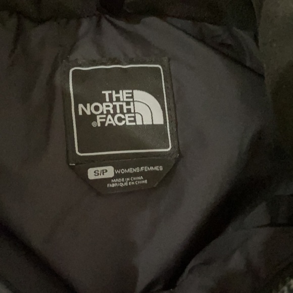 Woman’s North face Vest - Picture 3 of 4